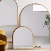 آیینه قدی سایز 180 در 80 و سایز 180 در 100 قابل سفارش با چوب راش و چوب روس تمام پلی استر شده و به خاطر سادگی مناسب هست